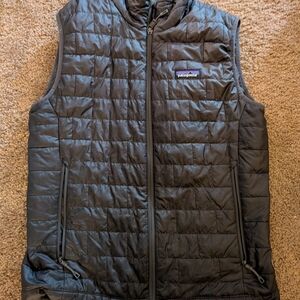 Patagonia Men's Dark Gray Quilted Vest